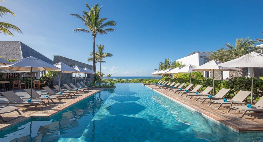 anantara_iko_mauritius_resort_villas_pool_view_karokan_pool_1920x1037.jpg